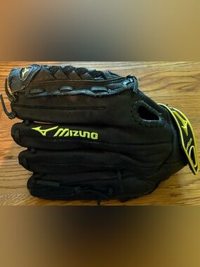 Mizuno GPL-1200F1 Women’s 12.5 Fastpitch Softball Glove, Right Throw, NWOT